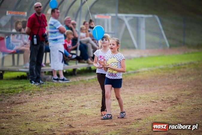 Zdjęcie w galerii na portalu naszraciborz.pl: Wielka bitwa powietrzna na stadionie miejskim wiadomości z regionu