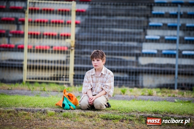 Zdjęcie w galerii na portalu naszraciborz.pl: Wielka bitwa powietrzna na stadionie miejskim wiadomości z regionu