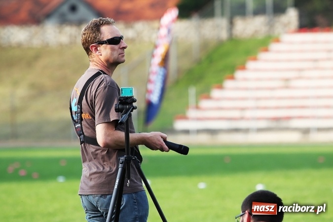 Zdjęcie w galerii na portalu naszraciborz.pl: Wielka bitwa powietrzna na stadionie miejskim wiadomości z regionu