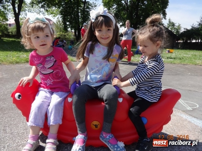 Zdjęcie w galerii na portalu naszraciborz.pl: Maluchy z Fiku-miku już na wakacjach  wiadomości z regionu