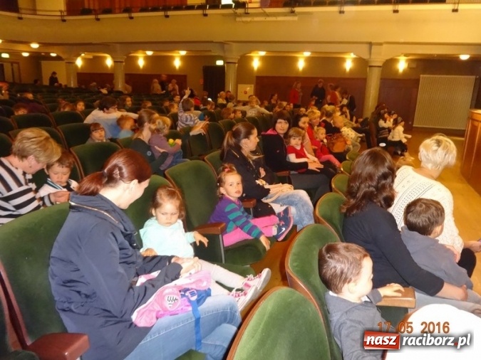 Zdjęcie w galerii na portalu naszraciborz.pl: Maluchy z Fiku-miku już na wakacjach  wiadomości z regionu