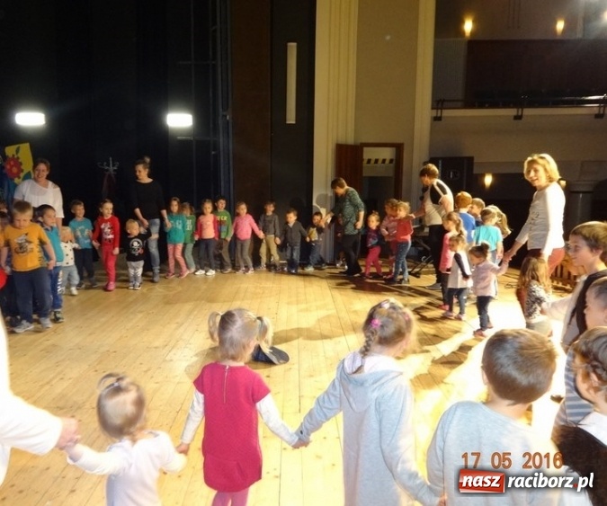 Zdjęcie w galerii na portalu naszraciborz.pl: Maluchy z Fiku-miku już na wakacjach  wiadomości z regionu