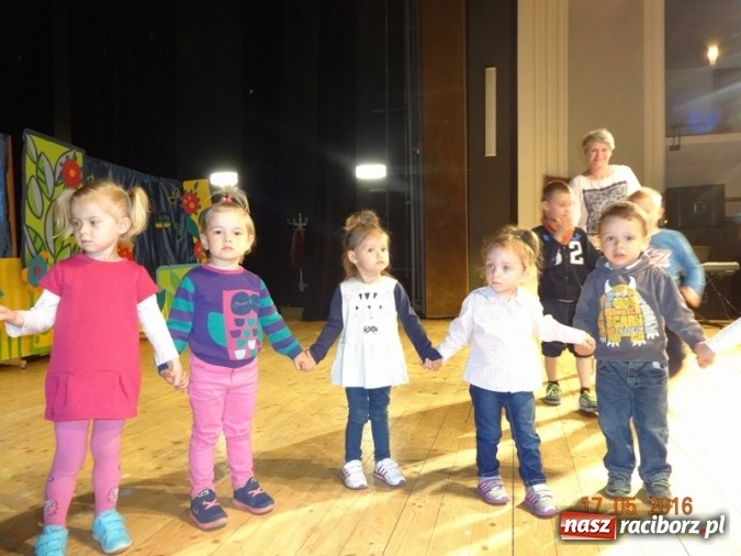 Zdjęcie w galerii na portalu naszraciborz.pl: Maluchy z Fiku-miku już na wakacjach  wiadomości z regionu