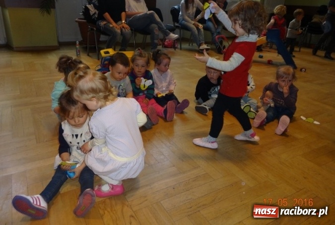 Zdjęcie w galerii na portalu naszraciborz.pl: Maluchy z Fiku-miku już na wakacjach  wiadomości z regionu