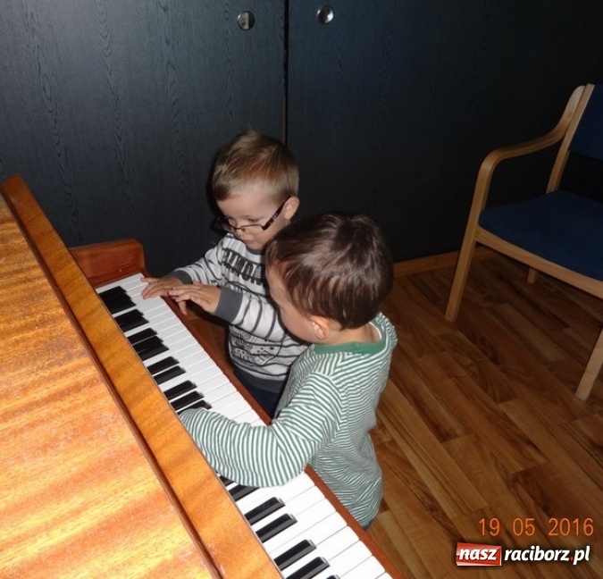 Zdjęcie w galerii na portalu naszraciborz.pl: Maluchy z Fiku-miku już na wakacjach  wiadomości z regionu