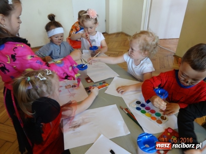 Zdjęcie w galerii na portalu naszraciborz.pl: Maluchy z Fiku-miku już na wakacjach  wiadomości z regionu