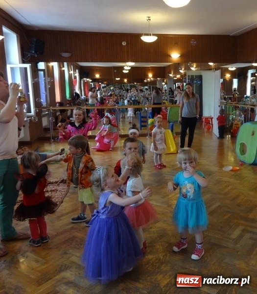 Zdjęcie w galerii na portalu naszraciborz.pl: Maluchy z Fiku-miku już na wakacjach  wiadomości z regionu