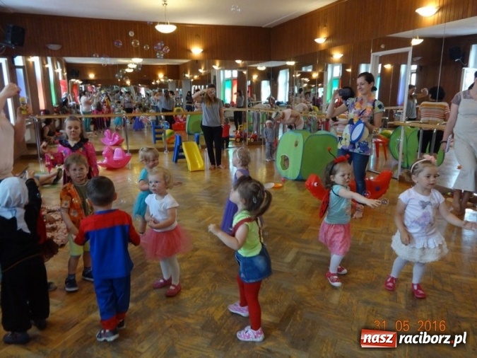 Zdjęcie w galerii na portalu naszraciborz.pl: Maluchy z Fiku-miku już na wakacjach  wiadomości z regionu