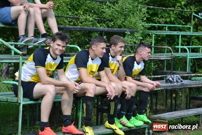 Zdjęcie w galerii na portalu naszraciborz.pl:  Rudnik kontra Jankowice, czyli arbiter i kury w roli głównej  wiadomości z regionu