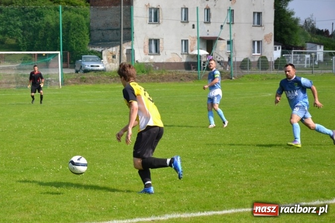 Zdjęcie w galerii na portalu naszraciborz.pl:  Rudnik kontra Jankowice, czyli arbiter i kury w roli głównej  wiadomości z regionu