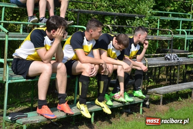 Zdjęcie w galerii na portalu naszraciborz.pl:  Rudnik kontra Jankowice, czyli arbiter i kury w roli głównej  wiadomości z regionu