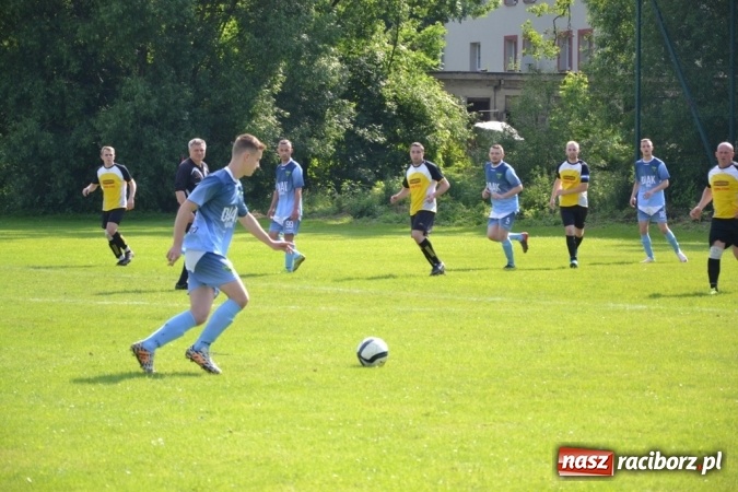 Zdjęcie w galerii na portalu naszraciborz.pl:  Rudnik kontra Jankowice, czyli arbiter i kury w roli głównej  wiadomości z regionu
