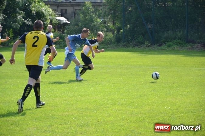 Zdjęcie w galerii na portalu naszraciborz.pl:  Rudnik kontra Jankowice, czyli arbiter i kury w roli głównej  wiadomości z regionu