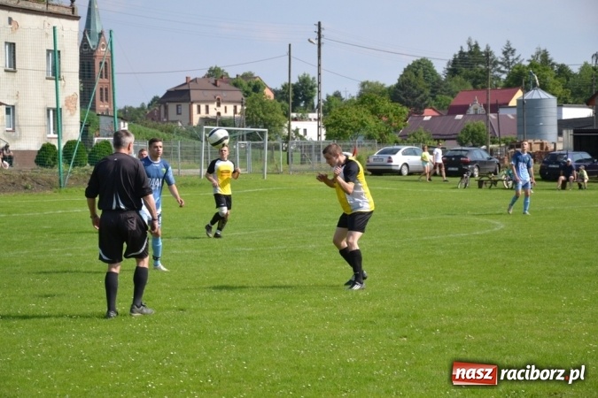 Zdjęcie w galerii na portalu naszraciborz.pl:  Rudnik kontra Jankowice, czyli arbiter i kury w roli głównej  wiadomości z regionu