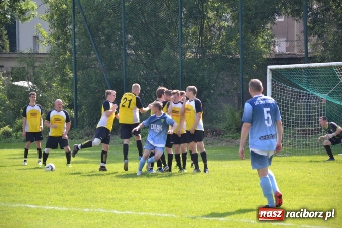 Zdjęcie w galerii na portalu naszraciborz.pl:  Rudnik kontra Jankowice, czyli arbiter i kury w roli głównej  wiadomości z regionu