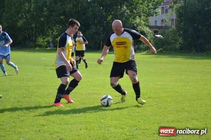 Zdjęcie w galerii na portalu naszraciborz.pl:  Rudnik kontra Jankowice, czyli arbiter i kury w roli głównej  wiadomości z regionu