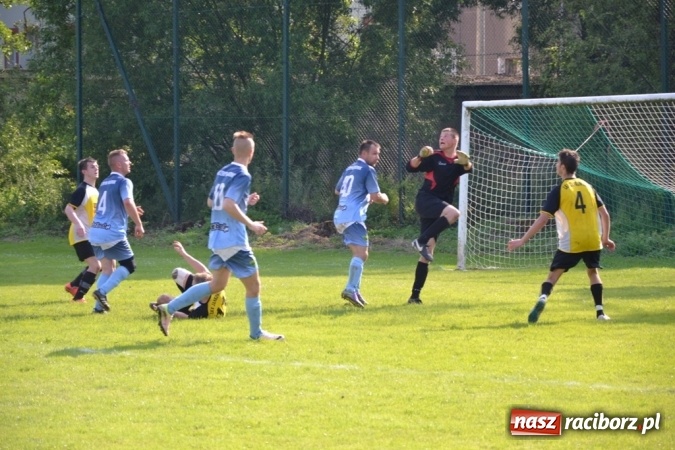 Zdjęcie w galerii na portalu naszraciborz.pl:  Rudnik kontra Jankowice, czyli arbiter i kury w roli głównej  wiadomości z regionu