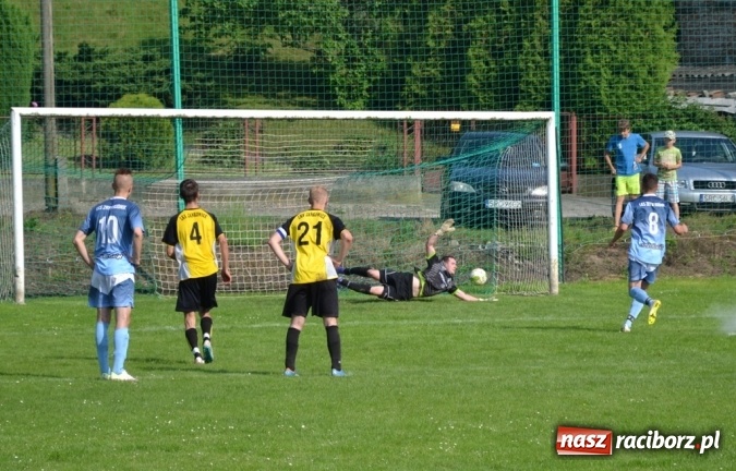 Zdjęcie w galerii na portalu naszraciborz.pl:  Rudnik kontra Jankowice, czyli arbiter i kury w roli głównej  wiadomości z regionu