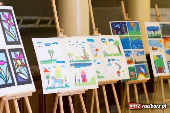 Zdjęcie w galerii na portalu naszraciborz.pl: RCK zaprasza do amfiteatru na festyn rodzinny. Wczoraj wystąpili muzycy wiadomości z regionu