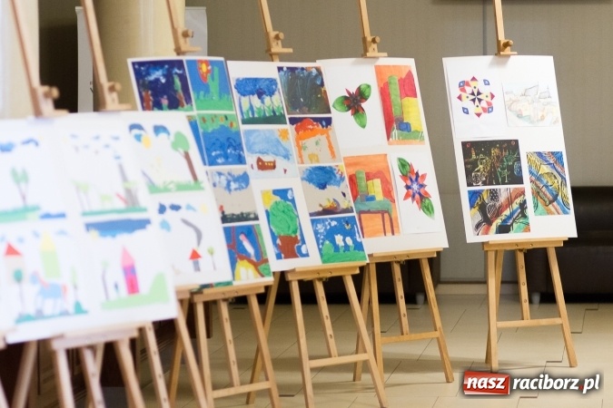 Zdjęcie w galerii na portalu naszraciborz.pl: RCK zaprasza do amfiteatru na festyn rodzinny. Wczoraj wystąpili muzycy wiadomości z regionu