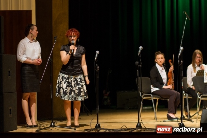 Zdjęcie w galerii na portalu naszraciborz.pl: RCK zaprasza do amfiteatru na festyn rodzinny. Wczoraj wystąpili muzycy wiadomości z regionu