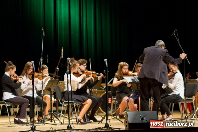 Zdjęcie w galerii na portalu naszraciborz.pl: RCK zaprasza do amfiteatru na festyn rodzinny. Wczoraj wystąpili muzycy wiadomości z regionu