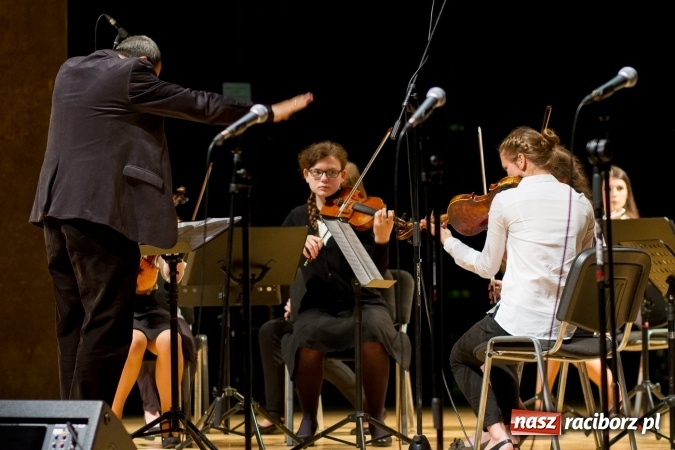 Zdjęcie w galerii na portalu naszraciborz.pl: RCK zaprasza do amfiteatru na festyn rodzinny. Wczoraj wystąpili muzycy wiadomości z regionu