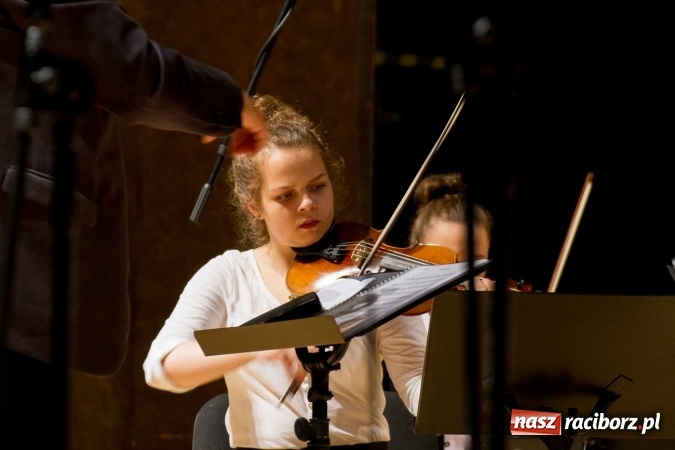 Zdjęcie w galerii na portalu naszraciborz.pl: RCK zaprasza do amfiteatru na festyn rodzinny. Wczoraj wystąpili muzycy wiadomości z regionu