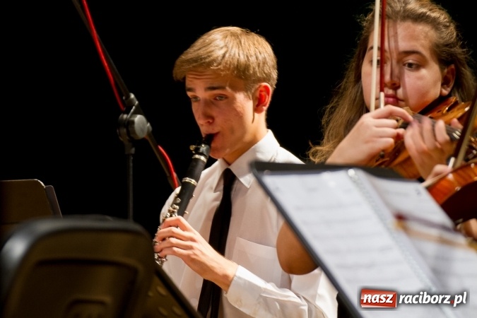 Zdjęcie w galerii na portalu naszraciborz.pl: RCK zaprasza do amfiteatru na festyn rodzinny. Wczoraj wystąpili muzycy wiadomości z regionu