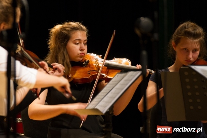 Zdjęcie w galerii na portalu naszraciborz.pl: RCK zaprasza do amfiteatru na festyn rodzinny. Wczoraj wystąpili muzycy wiadomości z regionu