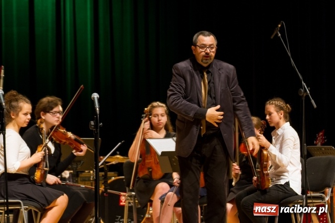 Zdjęcie w galerii na portalu naszraciborz.pl: RCK zaprasza do amfiteatru na festyn rodzinny. Wczoraj wystąpili muzycy wiadomości z regionu