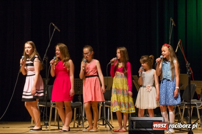 Zdjęcie w galerii na portalu naszraciborz.pl: RCK zaprasza do amfiteatru na festyn rodzinny. Wczoraj wystąpili muzycy wiadomości z regionu