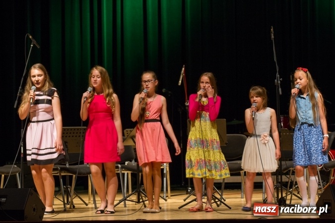 Zdjęcie w galerii na portalu naszraciborz.pl: RCK zaprasza do amfiteatru na festyn rodzinny. Wczoraj wystąpili muzycy wiadomości z regionu