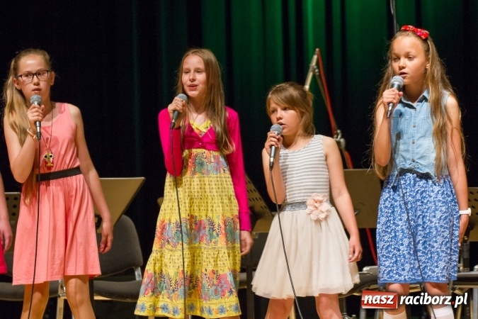 Zdjęcie w galerii na portalu naszraciborz.pl: RCK zaprasza do amfiteatru na festyn rodzinny. Wczoraj wystąpili muzycy wiadomości z regionu