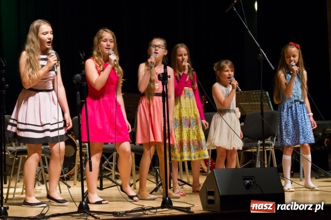 Zdjęcie w galerii na portalu naszraciborz.pl: RCK zaprasza do amfiteatru na festyn rodzinny. Wczoraj wystąpili muzycy wiadomości z regionu