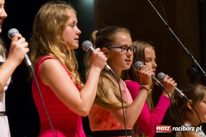 Zdjęcie w galerii na portalu naszraciborz.pl: RCK zaprasza do amfiteatru na festyn rodzinny. Wczoraj wystąpili muzycy wiadomości z regionu