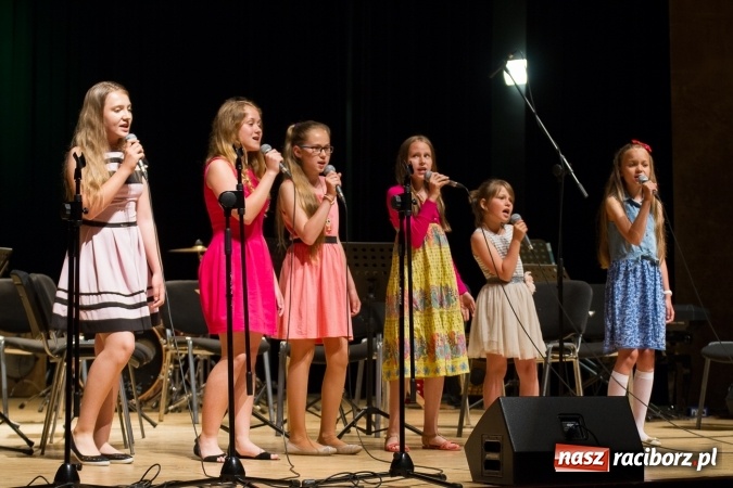 Zdjęcie w galerii na portalu naszraciborz.pl: RCK zaprasza do amfiteatru na festyn rodzinny. Wczoraj wystąpili muzycy wiadomości z regionu