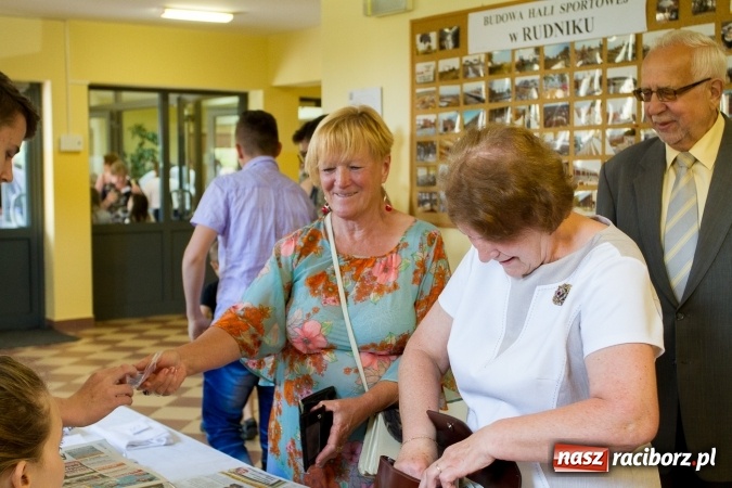 Zdjęcie w galerii na portalu naszraciborz.pl: Chwile wspomnień i łzy wzruszeń - rudnicka szkoła ma 50 lat  wiadomości z regionu