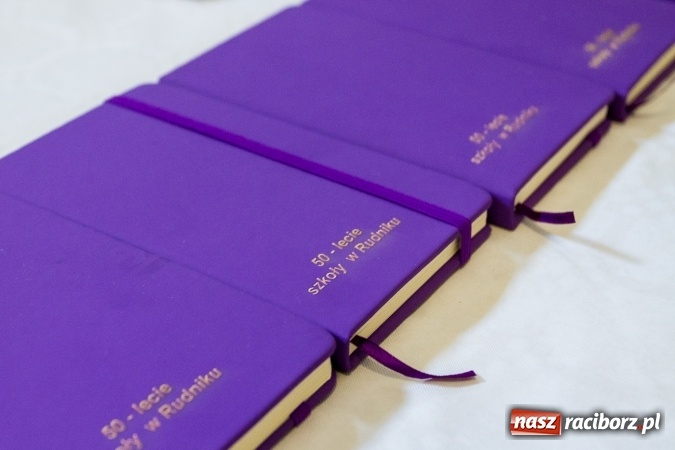 Zdjęcie w galerii na portalu naszraciborz.pl: Chwile wspomnień i łzy wzruszeń - rudnicka szkoła ma 50 lat  wiadomości z regionu