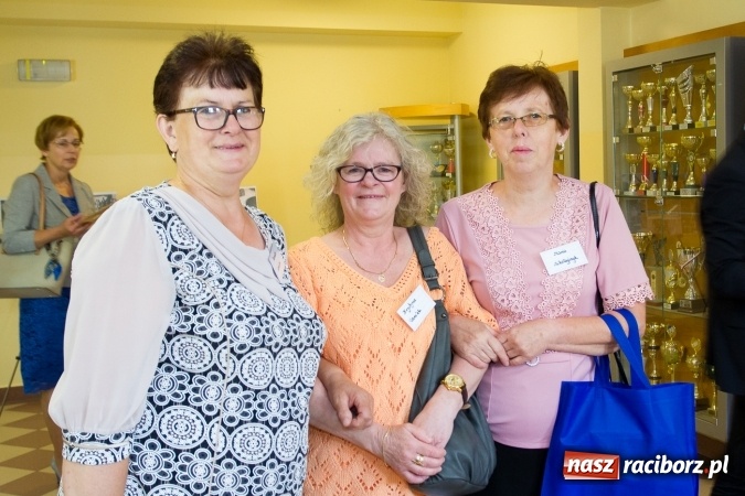 Zdjęcie w galerii na portalu naszraciborz.pl: Chwile wspomnień i łzy wzruszeń - rudnicka szkoła ma 50 lat  wiadomości z regionu