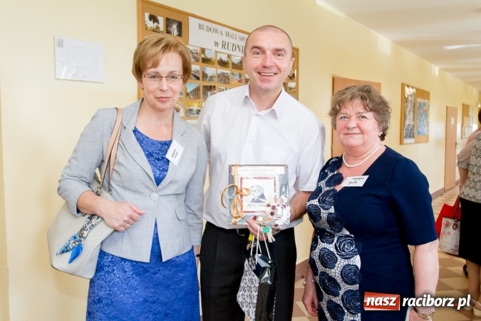 Zdjęcie w galerii na portalu naszraciborz.pl: Chwile wspomnień i łzy wzruszeń - rudnicka szkoła ma 50 lat  wiadomości z regionu