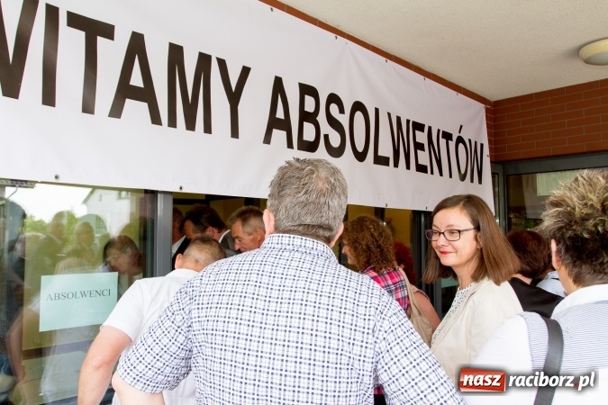 Zdjęcie w galerii na portalu naszraciborz.pl: Chwile wspomnień i łzy wzruszeń - rudnicka szkoła ma 50 lat  wiadomości z regionu
