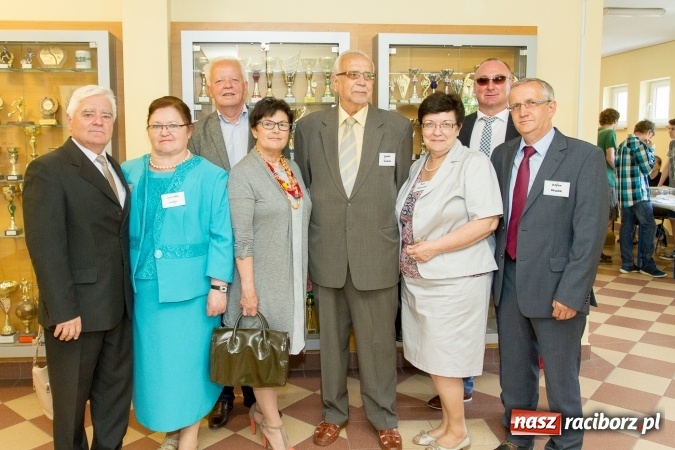 Zdjęcie w galerii na portalu naszraciborz.pl: Chwile wspomnień i łzy wzruszeń - rudnicka szkoła ma 50 lat  wiadomości z regionu