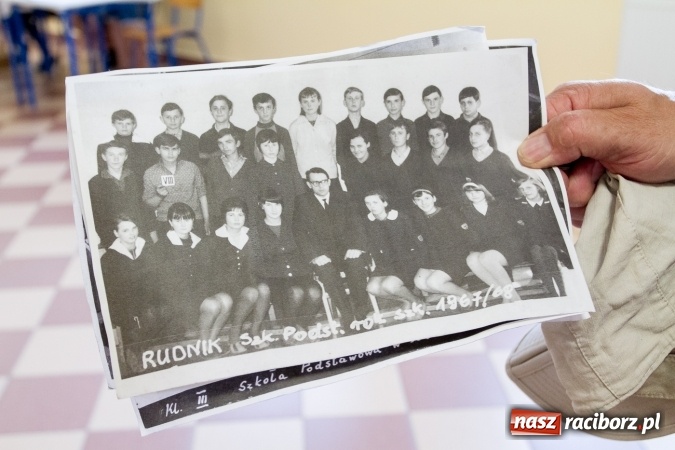 Zdjęcie w galerii na portalu naszraciborz.pl: Chwile wspomnień i łzy wzruszeń - rudnicka szkoła ma 50 lat  wiadomości z regionu