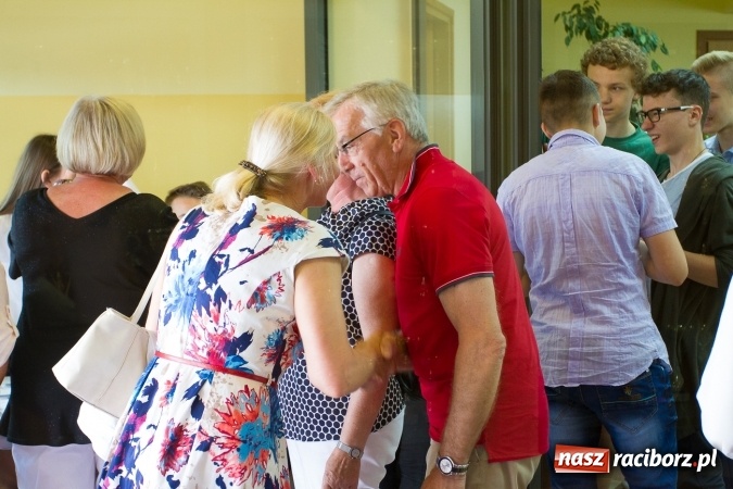 Zdjęcie w galerii na portalu naszraciborz.pl: Chwile wspomnień i łzy wzruszeń - rudnicka szkoła ma 50 lat  wiadomości z regionu