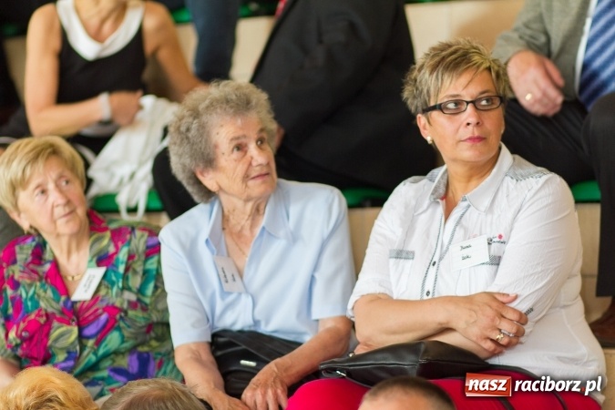 Zdjęcie w galerii na portalu naszraciborz.pl: Chwile wspomnień i łzy wzruszeń - rudnicka szkoła ma 50 lat  wiadomości z regionu