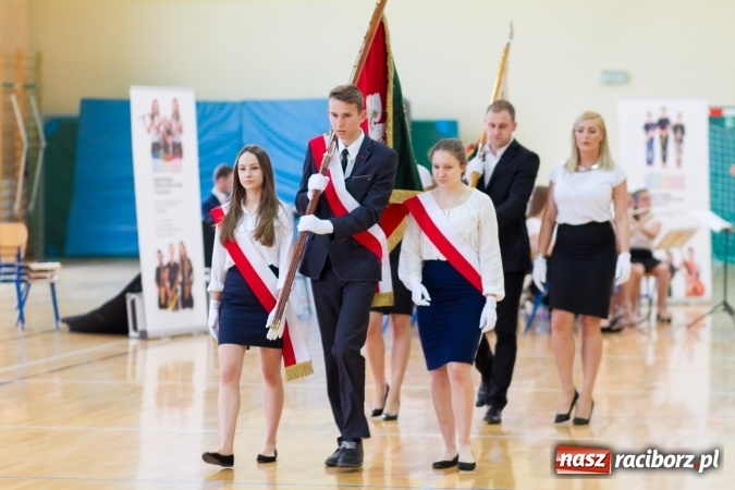 Zdjęcie w galerii na portalu naszraciborz.pl: Chwile wspomnień i łzy wzruszeń - rudnicka szkoła ma 50 lat  wiadomości z regionu