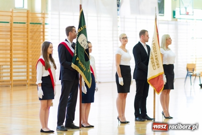 Zdjęcie w galerii na portalu naszraciborz.pl: Chwile wspomnień i łzy wzruszeń - rudnicka szkoła ma 50 lat  wiadomości z regionu