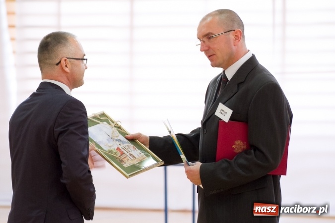Zdjęcie w galerii na portalu naszraciborz.pl: Chwile wspomnień i łzy wzruszeń - rudnicka szkoła ma 50 lat  wiadomości z regionu