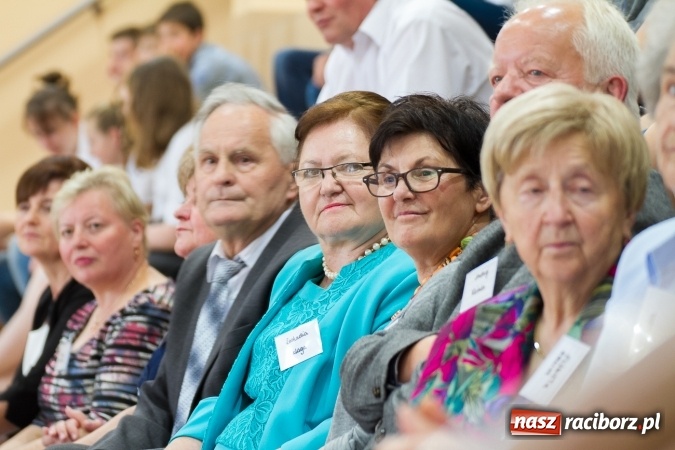 Zdjęcie w galerii na portalu naszraciborz.pl: Chwile wspomnień i łzy wzruszeń - rudnicka szkoła ma 50 lat  wiadomości z regionu